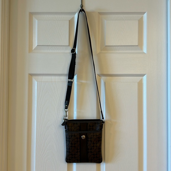 Brown Coach crossbody bag - Picture 1 of 8
